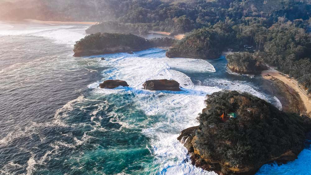 Pantai Ngliyep di Malang | Atourin