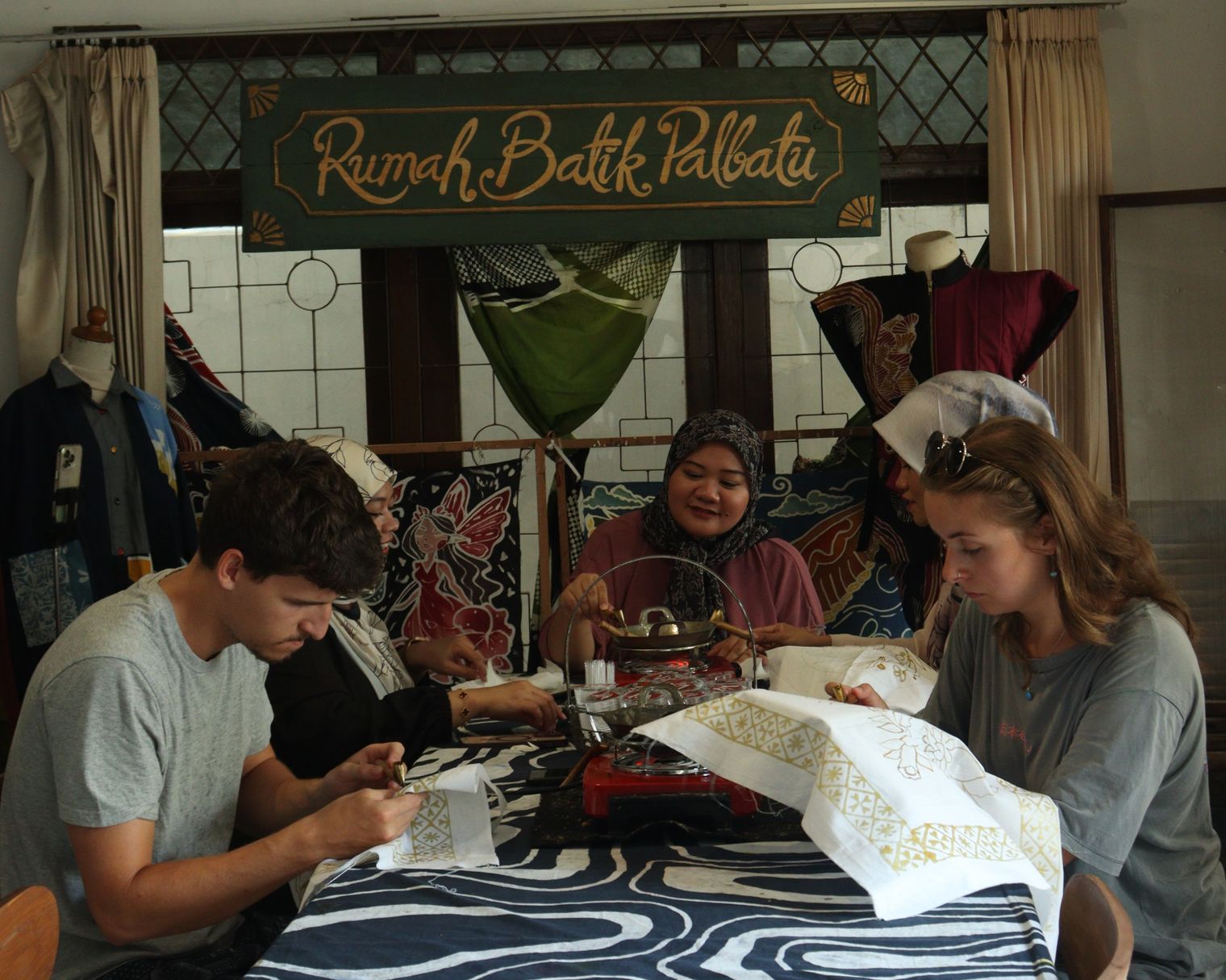 Batik Tulis Experience