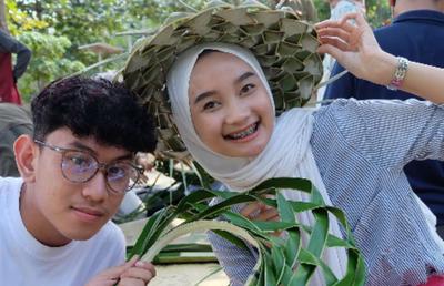 Edukasi Pembuatan Topi Blarak