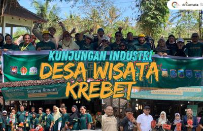 Kunjungan Industri Kerajinan Batik Kayu