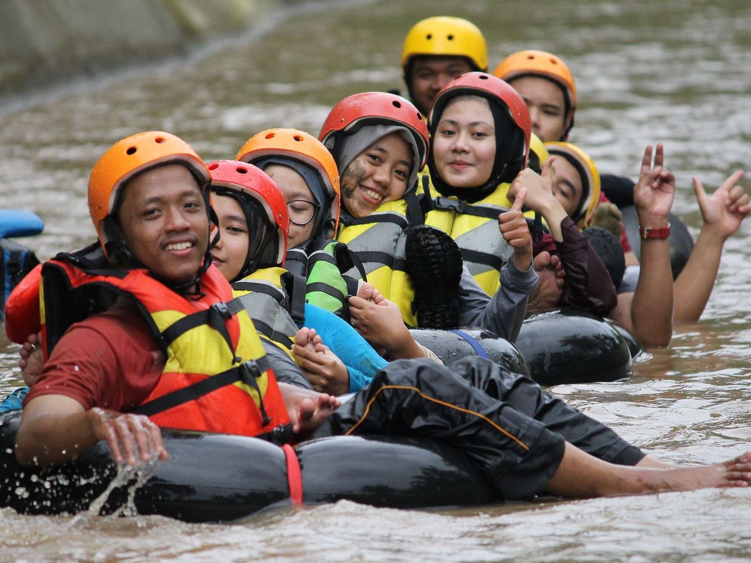 Paket Wisata Jogja 1 Hari (Outbound, Jeep, Tubing)