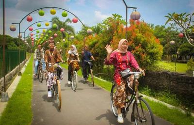 Plaosan Romantic Cycling Tour