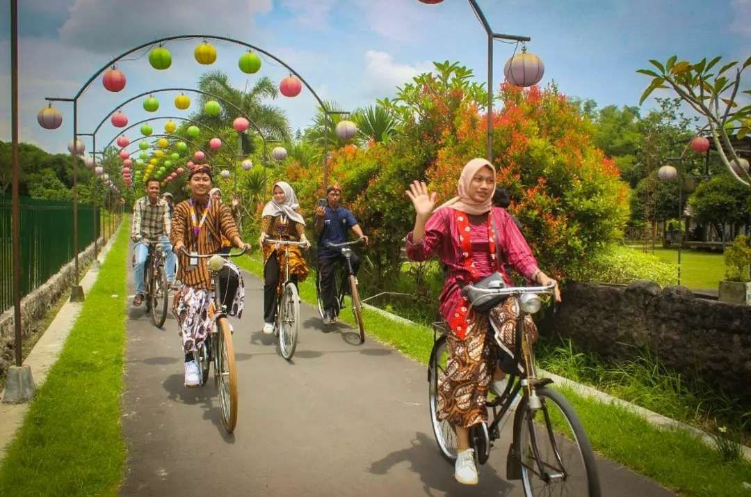 Plaosan Romantic Cycling Tour