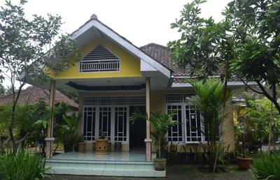 Stay at Local House