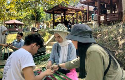 Edukasi Pembuatan Topi Blarak - Alternative view 2