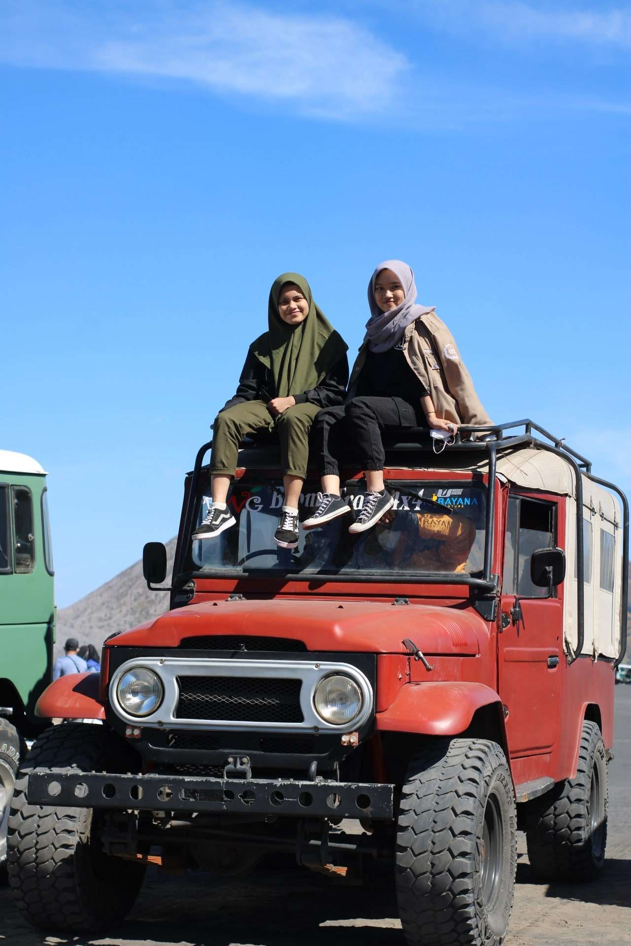 Explore Bromo With Long Jeep - Galeri 3