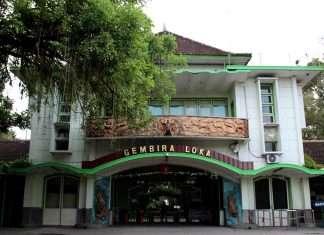 One Day Tour: Rejowinangun & Gembiraloka - Alternative view 2