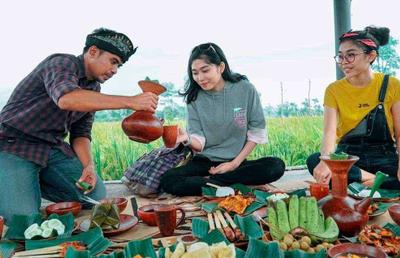 Kuliner Dulang - Ayam Merangkat - Alternative view 1