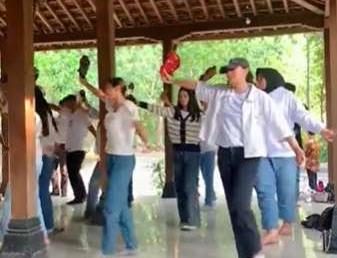Belajar Kesenian Tradisional - Alternative view 2